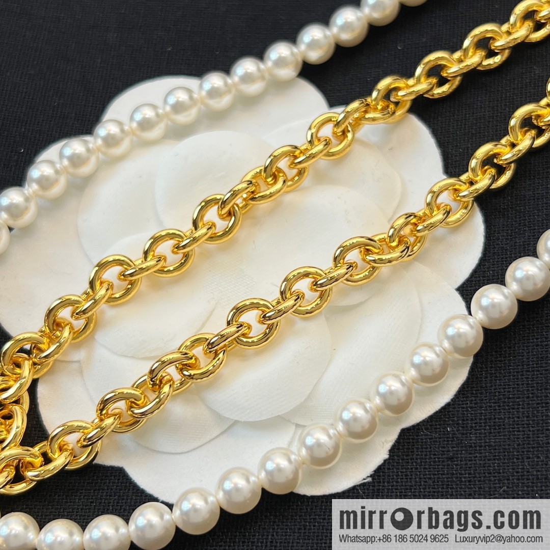 New ☑️ CHANEL Chanel double c pearl lion 🦁 necklace