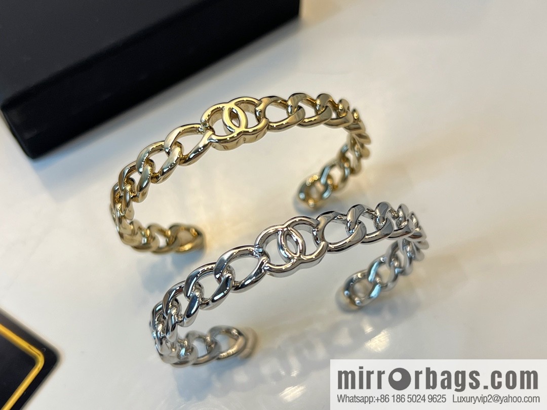 New ☑️ CHANEL Chanel double c letter open bracelet