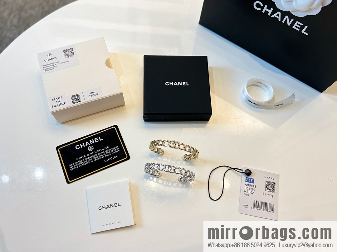 New ☑️ CHANEL Chanel double c letter open bracelet