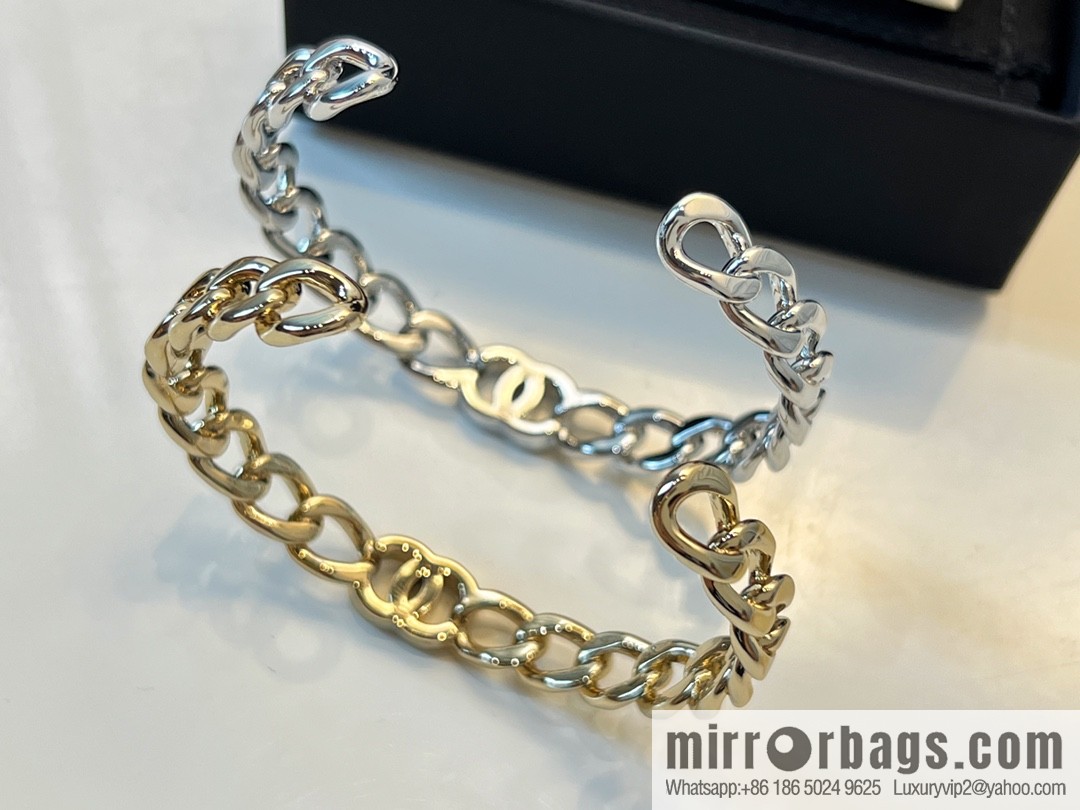 New ☑️ CHANEL Chanel double c letter open bracelet