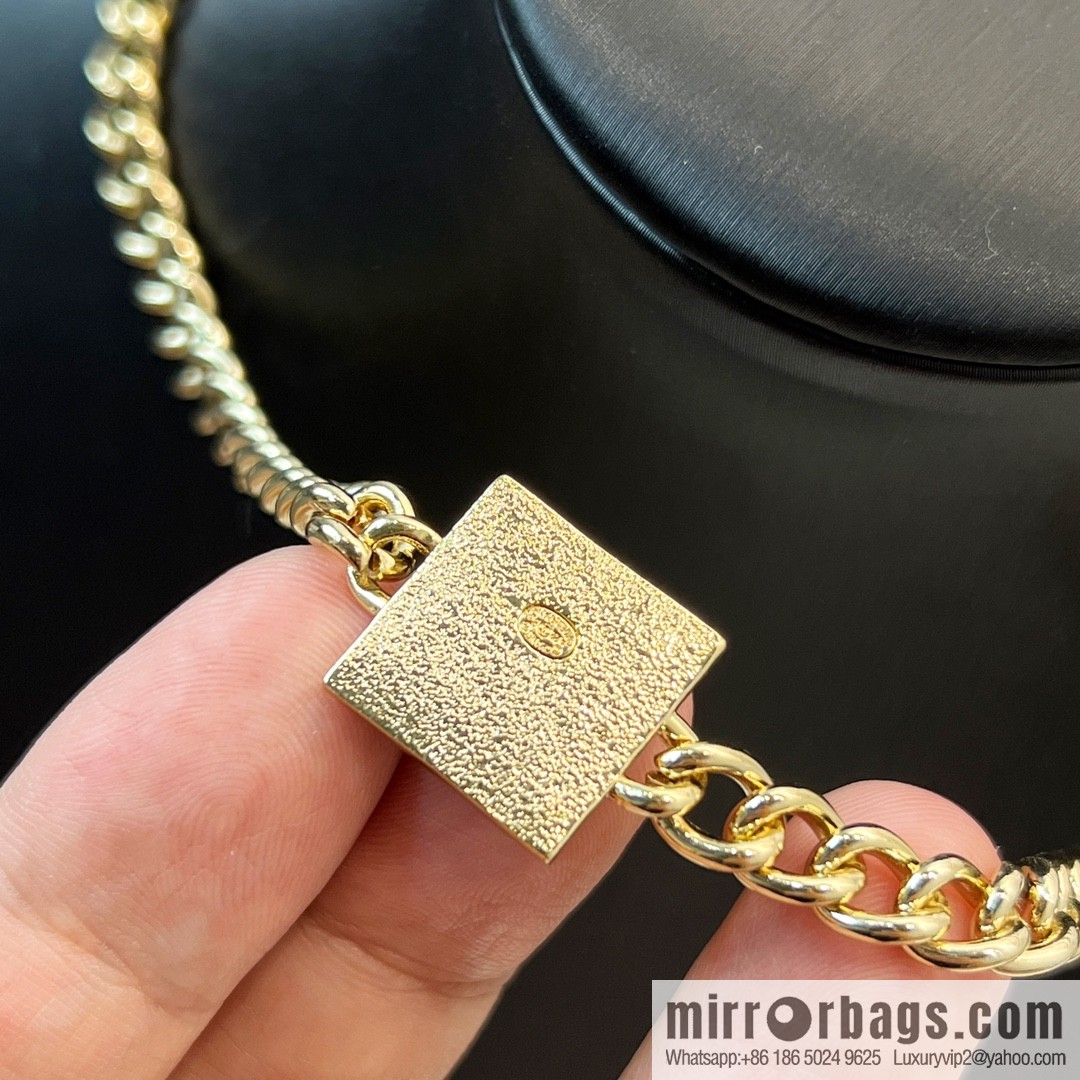New ☑️ CHANEL Chanel double c square drip necklace