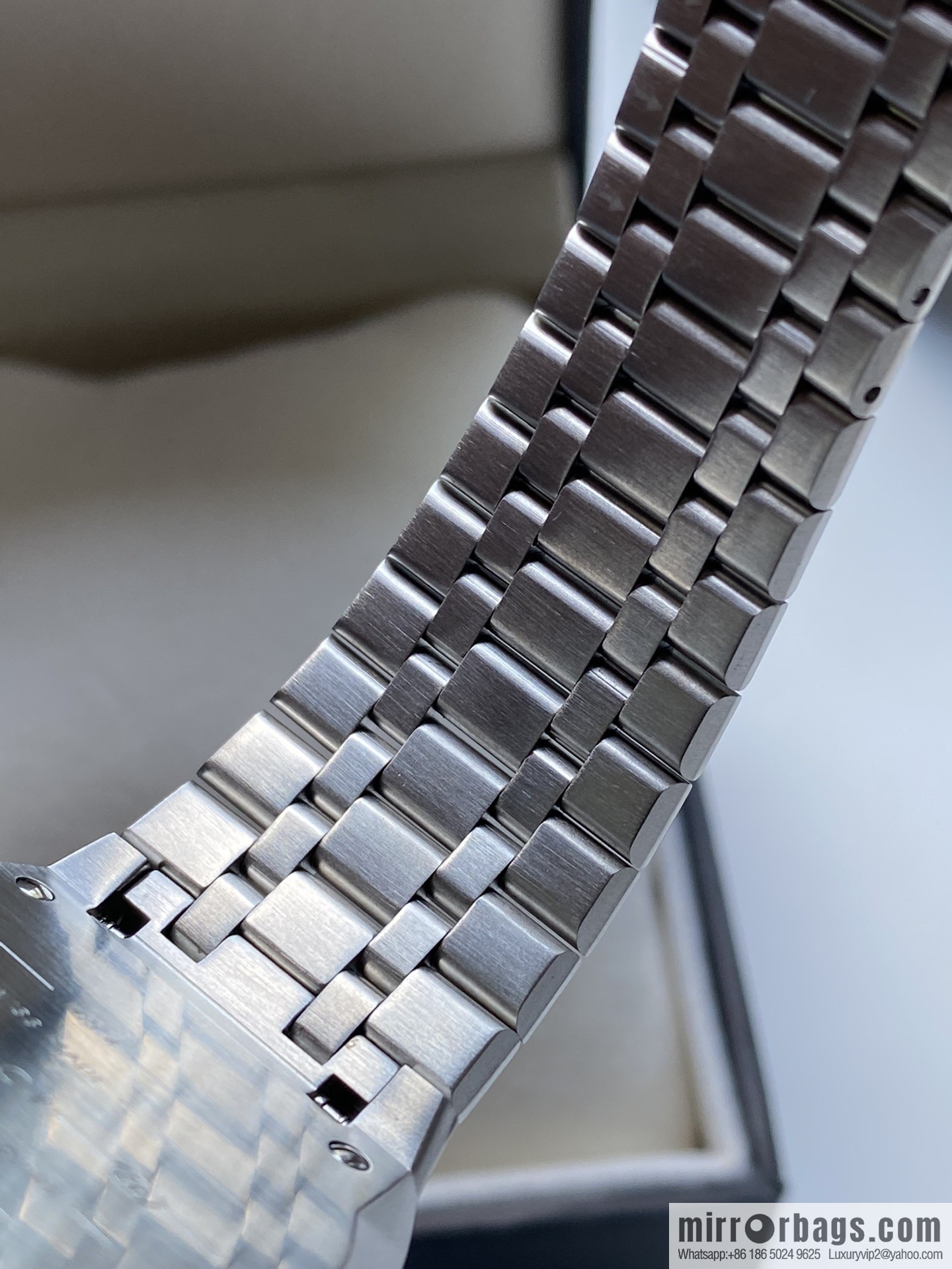 GUCCI Gucci 25H series watch model YA163407