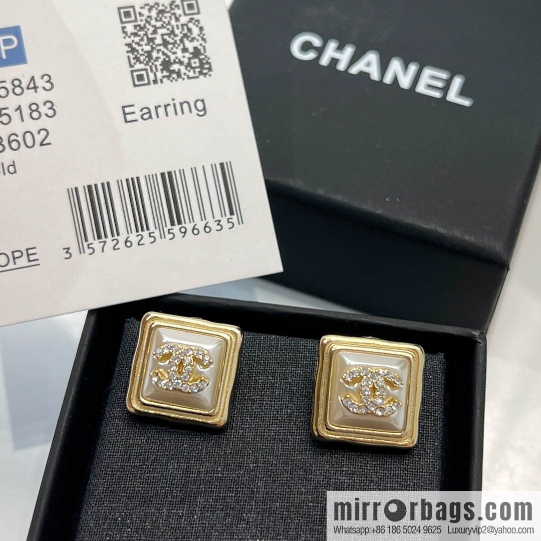 New ☑️ CHANEL Chanel double c square stud earrings
