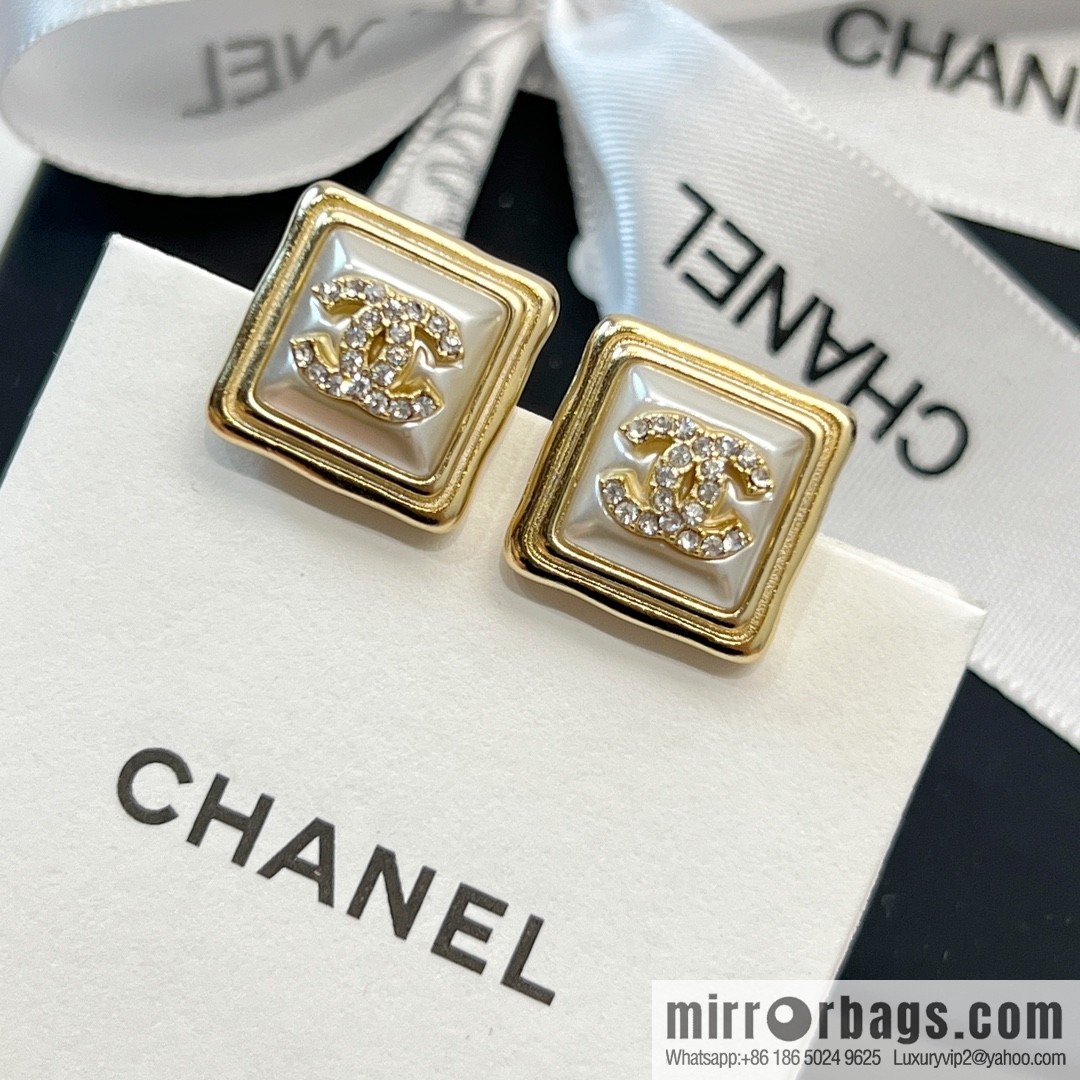 New ☑️ CHANEL Chanel double c square stud earrings