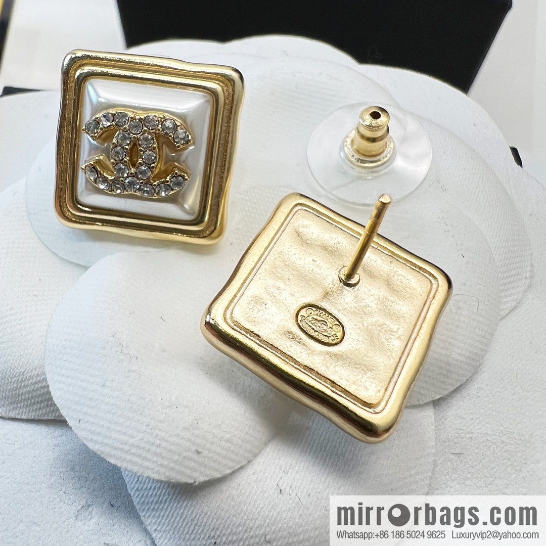 New ☑️ CHANEL Chanel double c square stud earrings