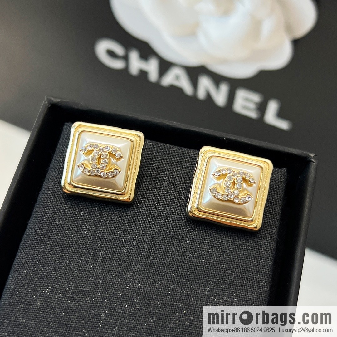 New ☑️ CHANEL Chanel double c square stud earrings