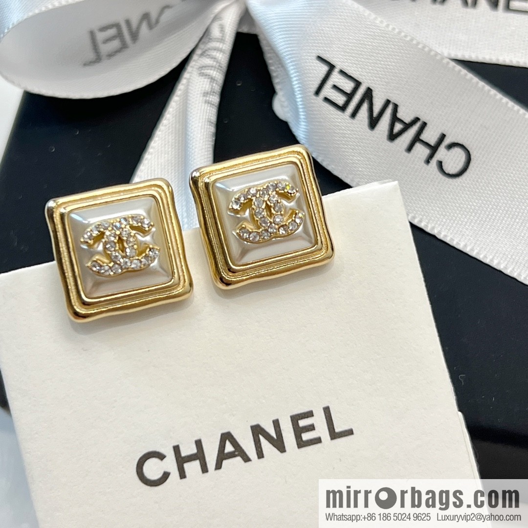 New ☑️ CHANEL Chanel double c square stud earrings