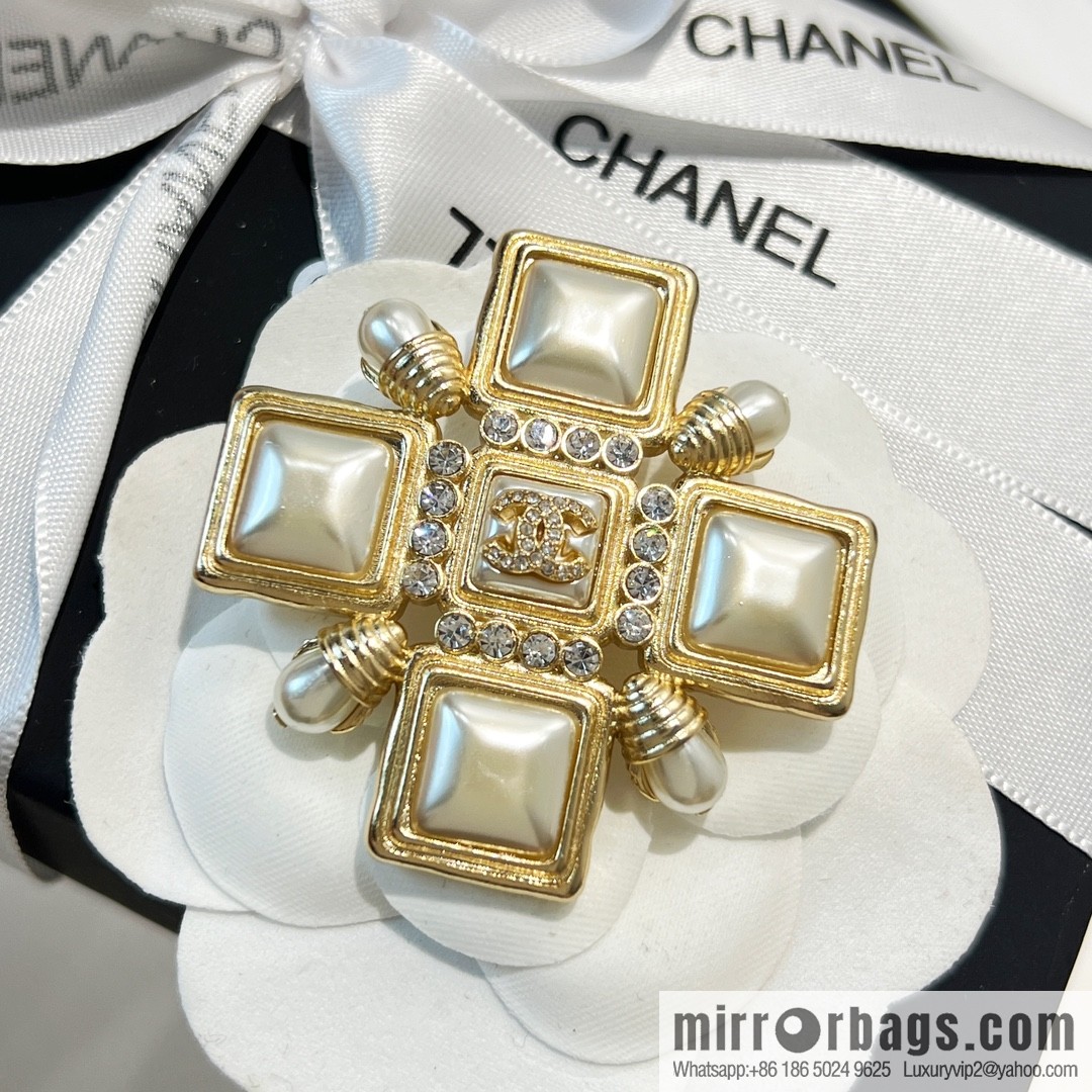 New ☑️ CHANEL Chanel double c square pearl brooch