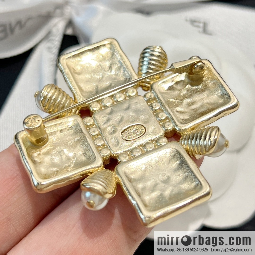 New ☑️ CHANEL Chanel double c square pearl brooch