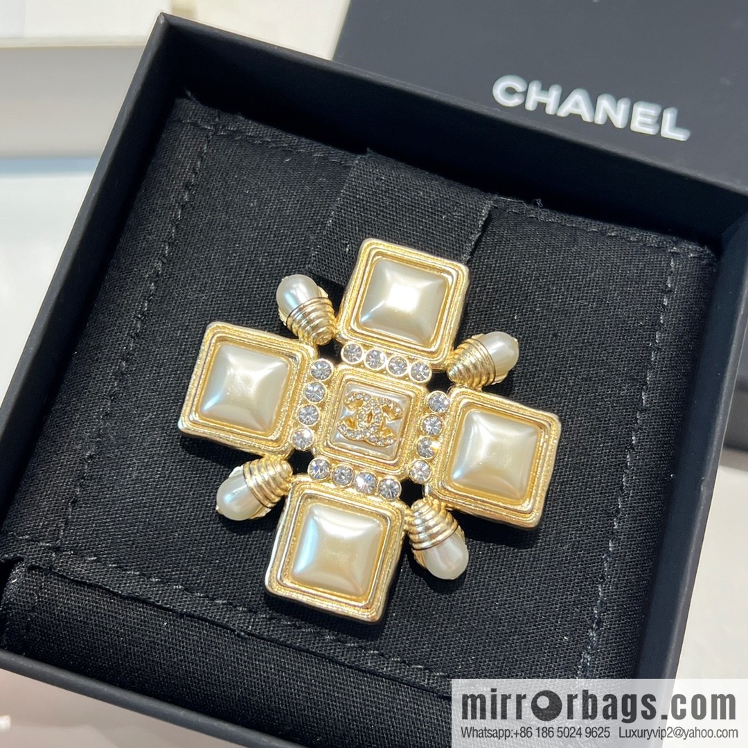 New ☑️ CHANEL Chanel double c square pearl brooch