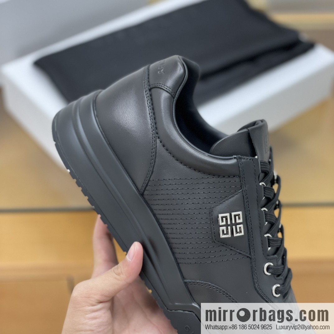 GIVENCHY Givenchy, made of leather, iconic metal buckle 4 G pattern New men's sports Casual Shoes