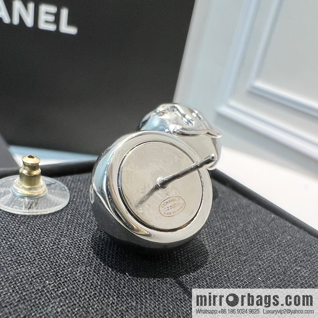 New ☑️ CHANEL Chanel c1 double c glossy silver bead earrings