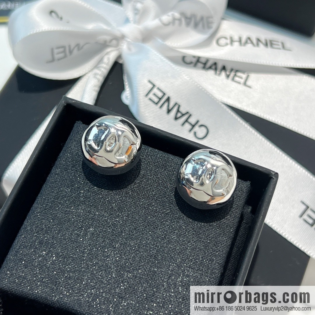New ☑️ CHANEL Chanel c1 double c glossy silver bead earrings