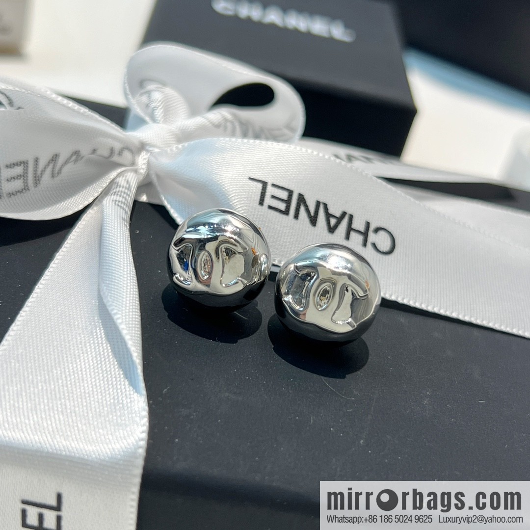 New ☑️ CHANEL Chanel c1 double c glossy silver bead earrings