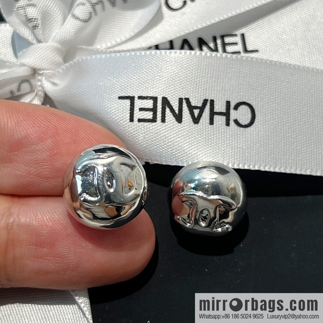 New ☑️ CHANEL Chanel c1 double c glossy silver bead earrings