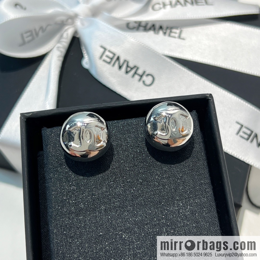 New ☑️ CHANEL Chanel c1 double c glossy silver bead earrings