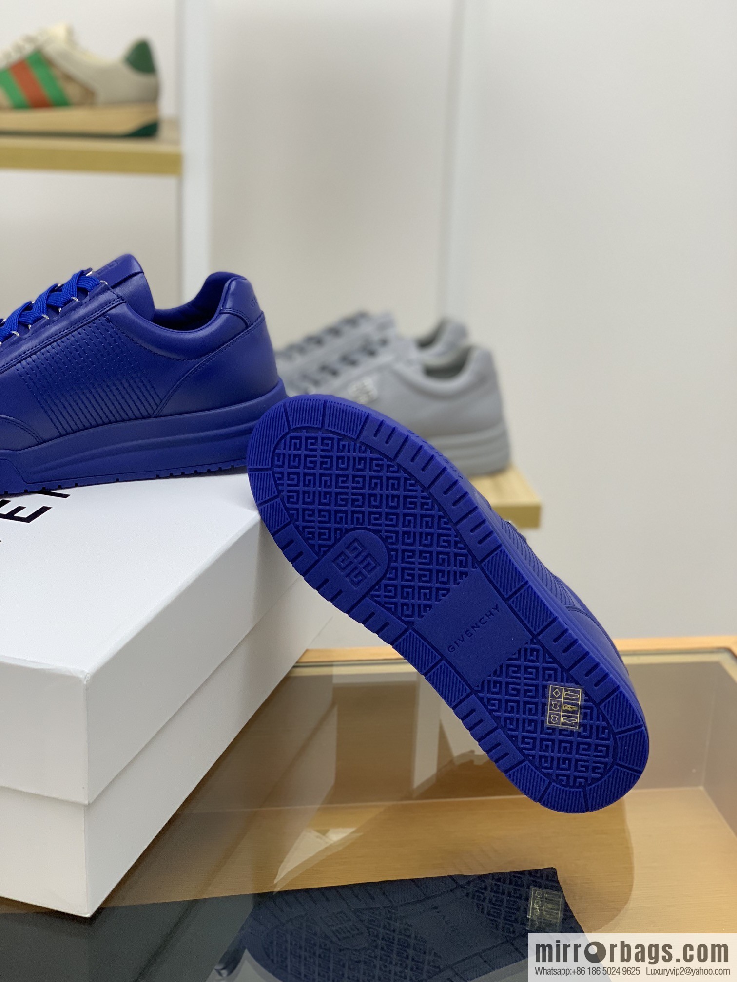 GIVENCHY Givenchy, using leather material signature metal buckle 4 G pattern new men's sports Casual Shoes