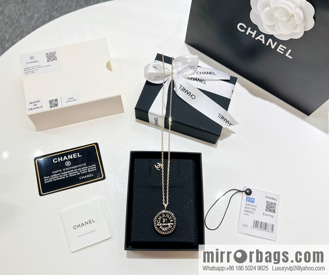 New ☑️ CHANEL Chanel double c round acrylic letter necklace