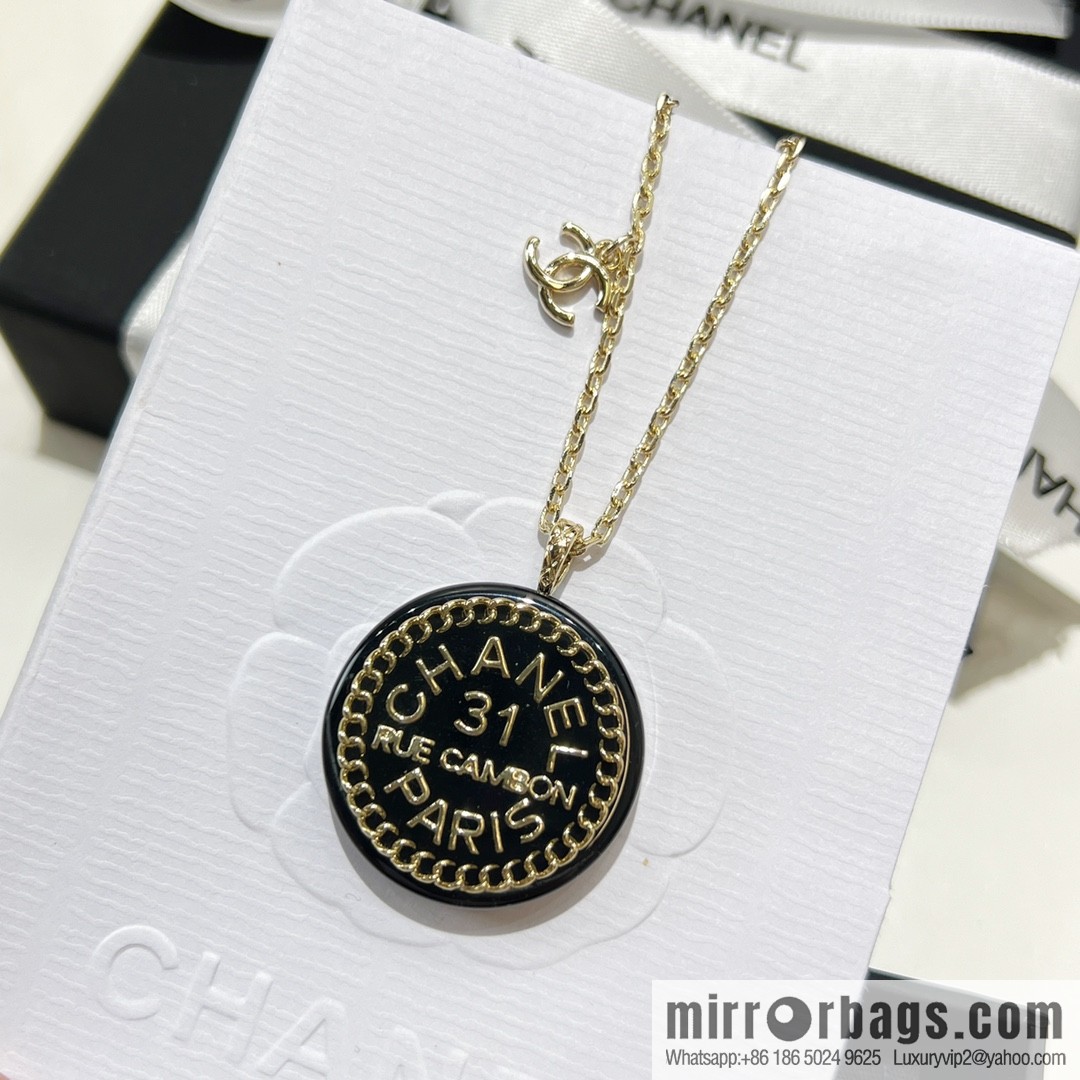 New ☑️ CHANEL Chanel double c round acrylic letter necklace