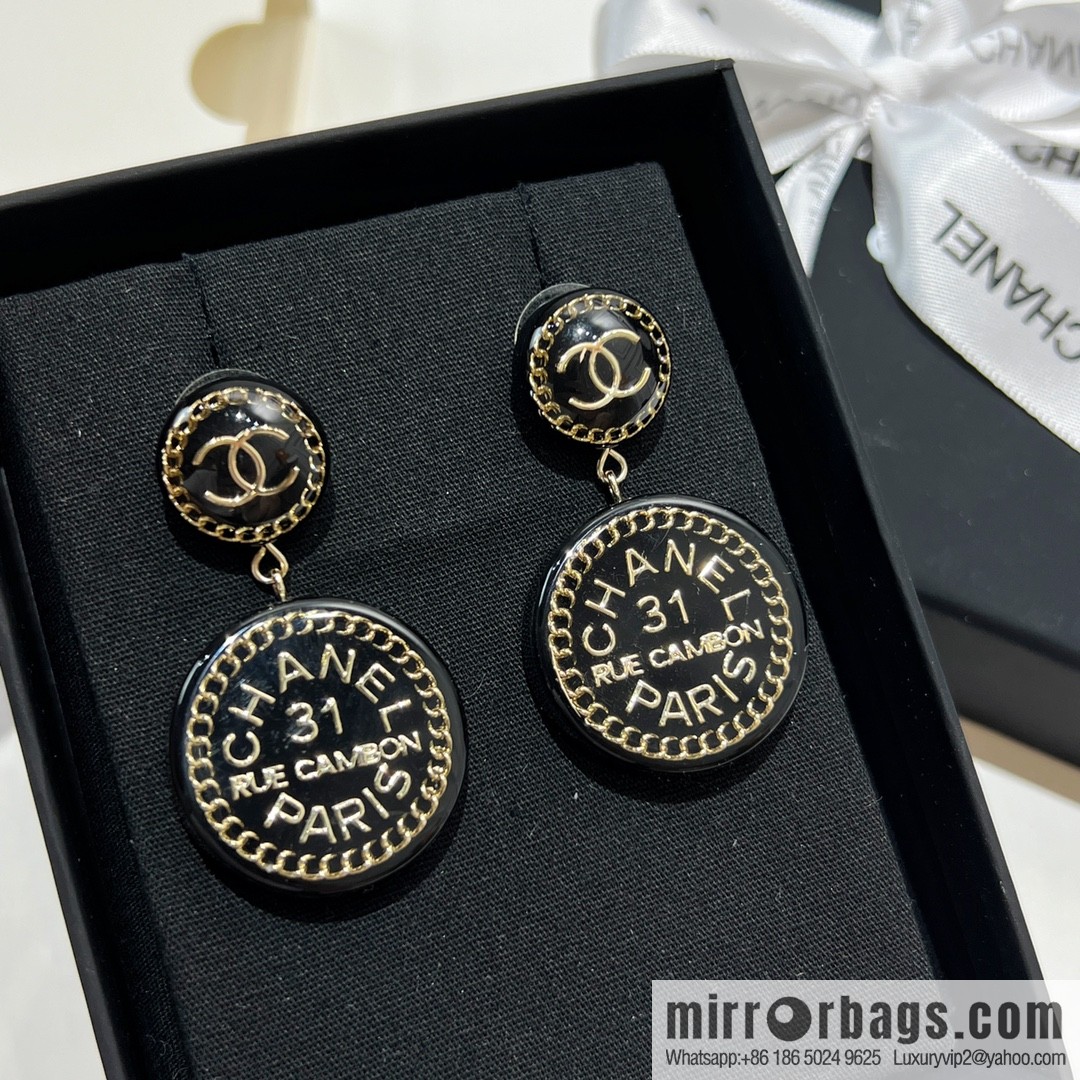 New ☑️ CHANEL Chanel double c round acrylic letter earrings