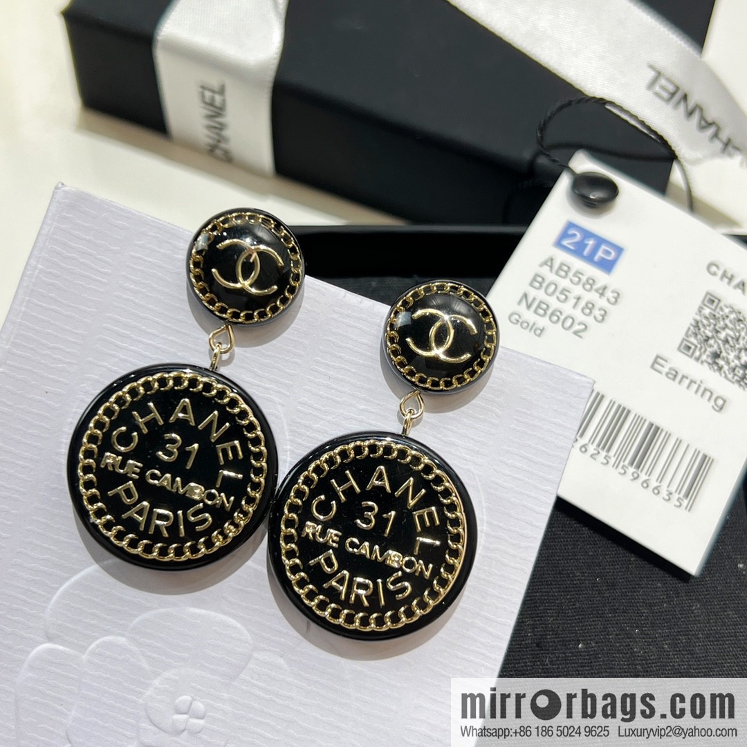 New ☑️ CHANEL Chanel double c round acrylic letter earrings