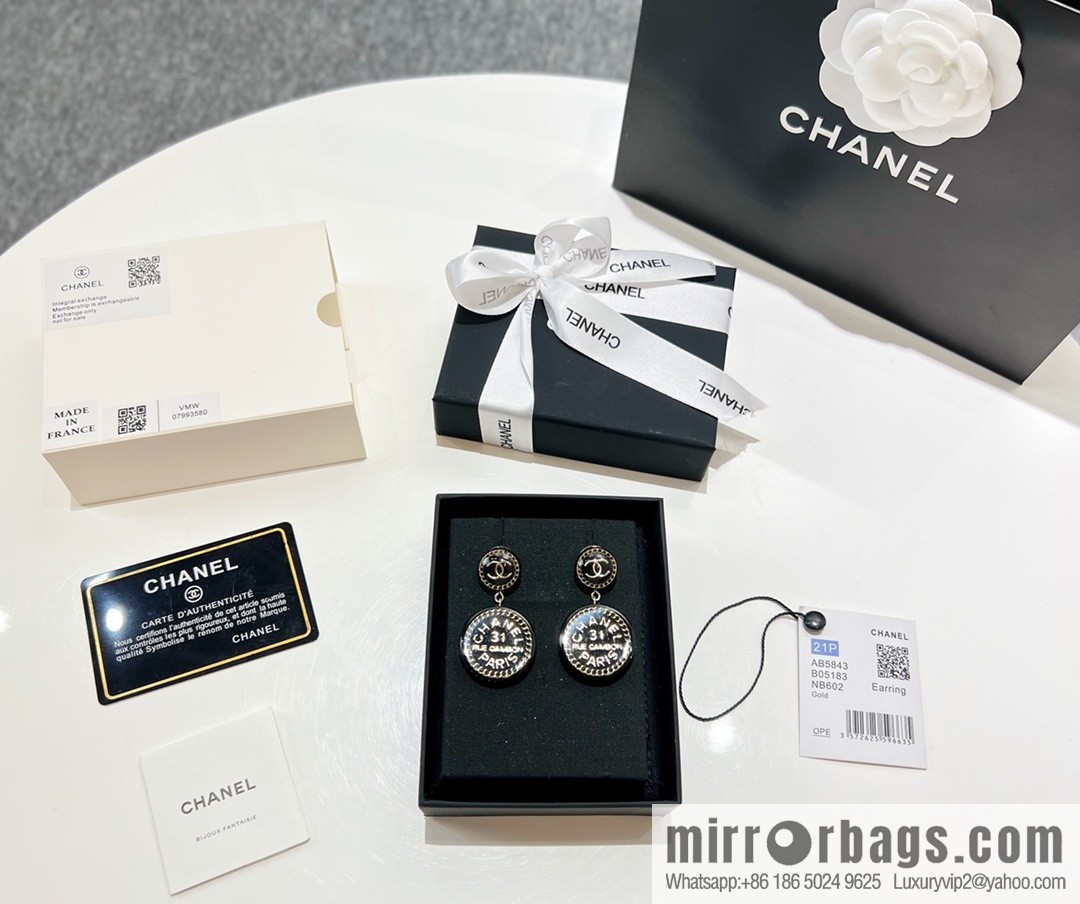 New ☑️ CHANEL Chanel double c round acrylic letter earrings