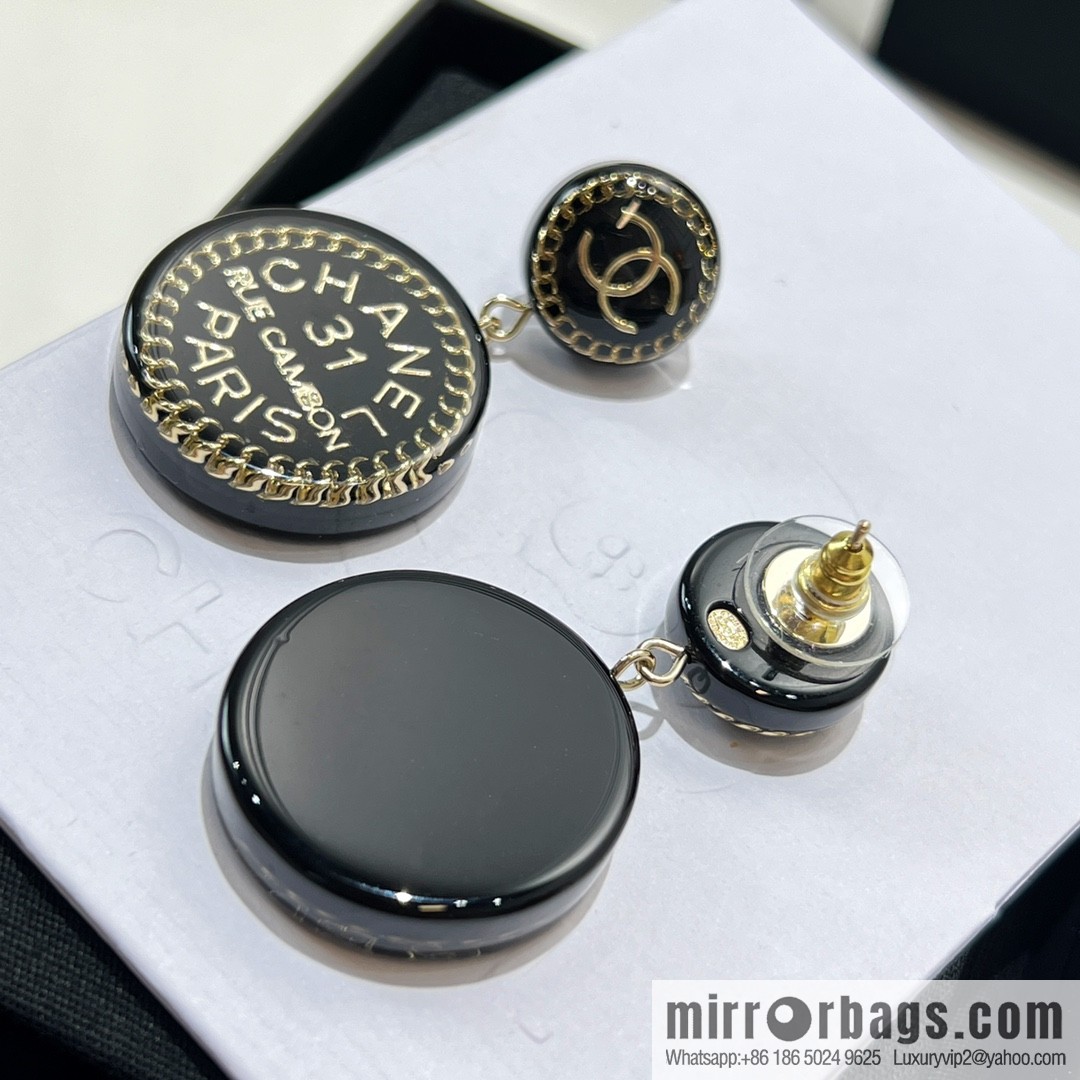 New ☑️ CHANEL Chanel double c round acrylic letter earrings