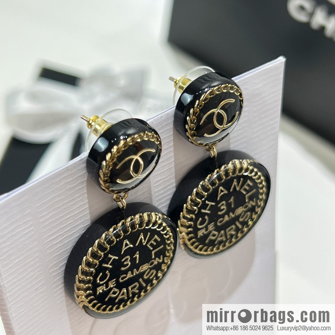 New ☑️ CHANEL Chanel double c round acrylic letter earrings
