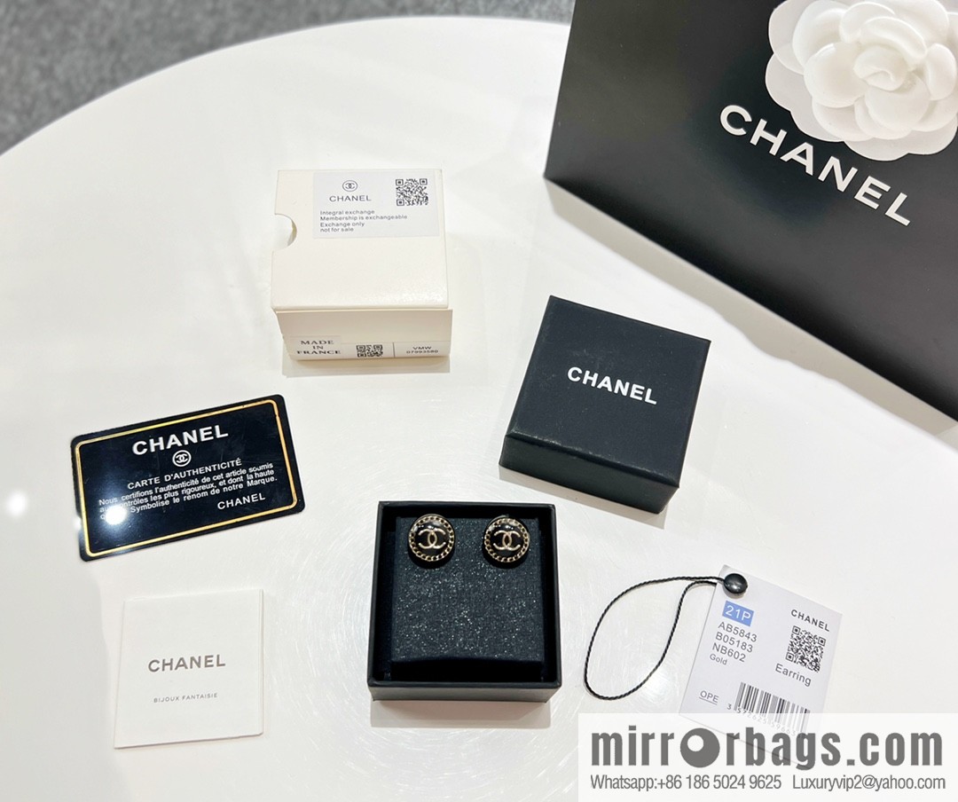 New ☑️ CHANEL Chanel double c round acrylic stud earrings