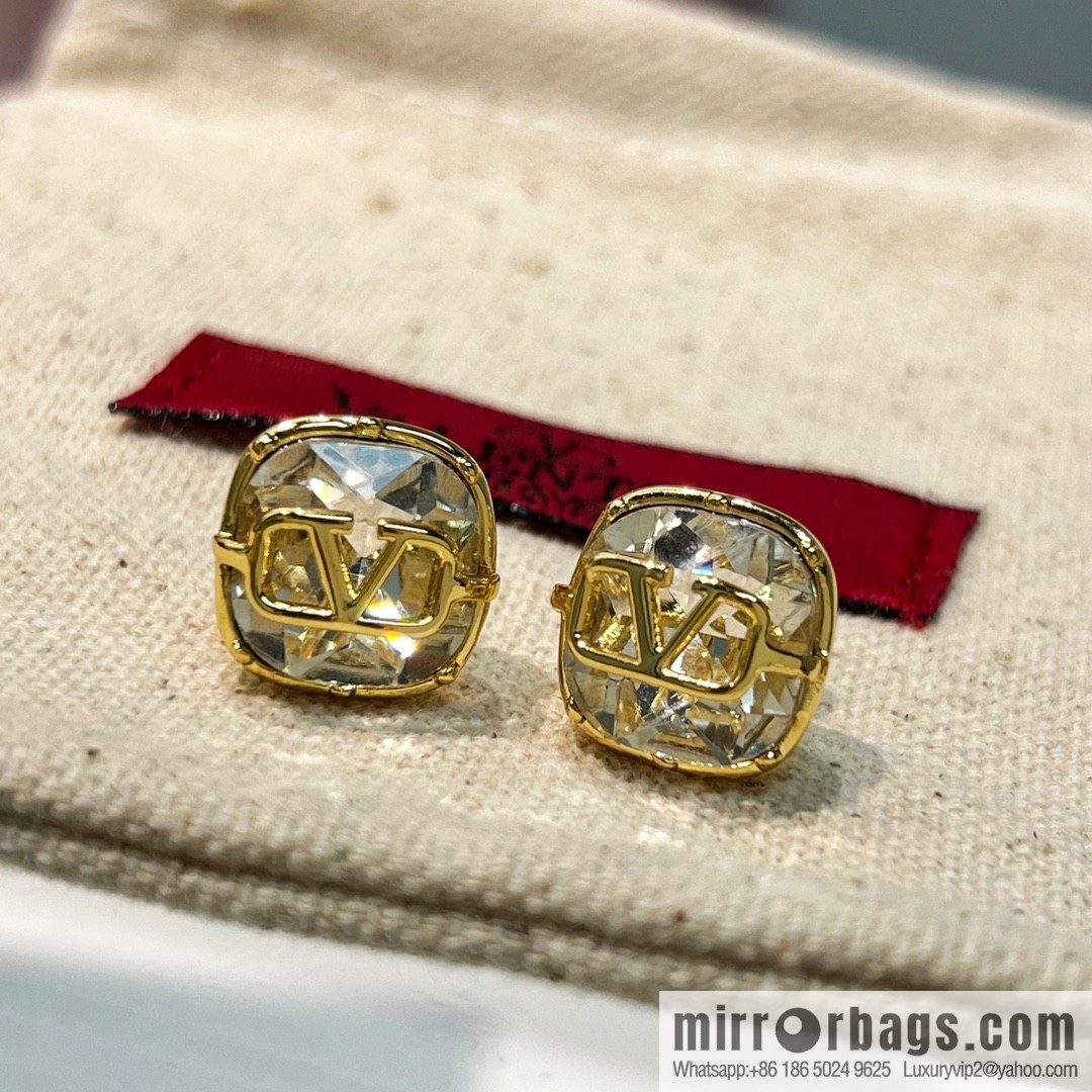 New ☑️ Valentino square diamond earrings