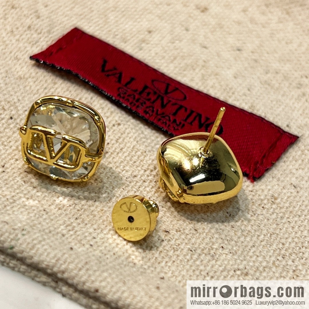 New ☑️ Valentino square diamond earrings