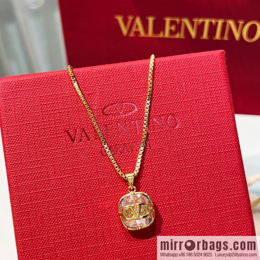 New ☑️ Valentino square diamond necklace