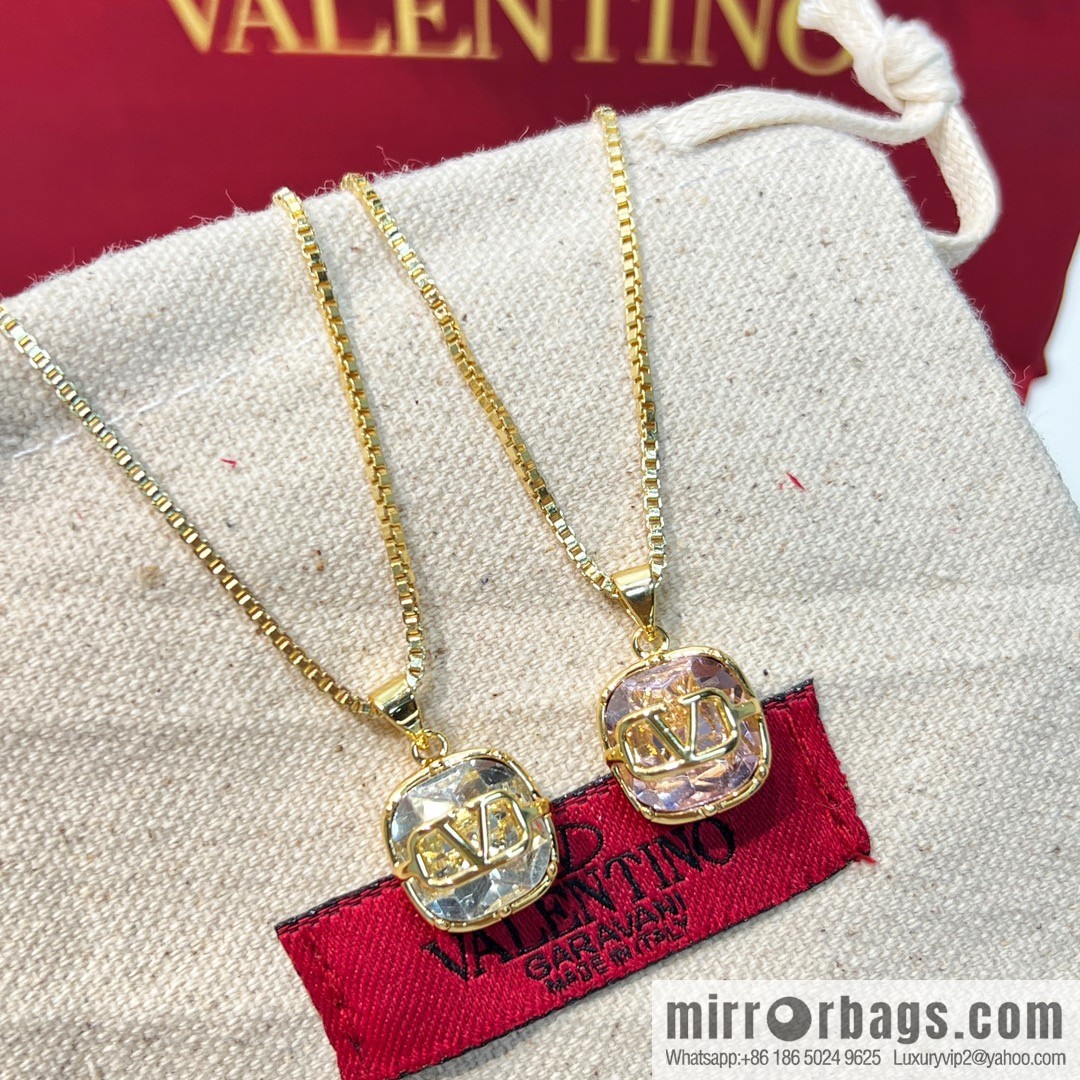 New ☑️ Valentino square diamond necklace