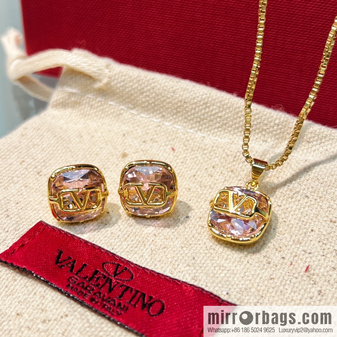 New ☑️ Valentino square diamond necklace