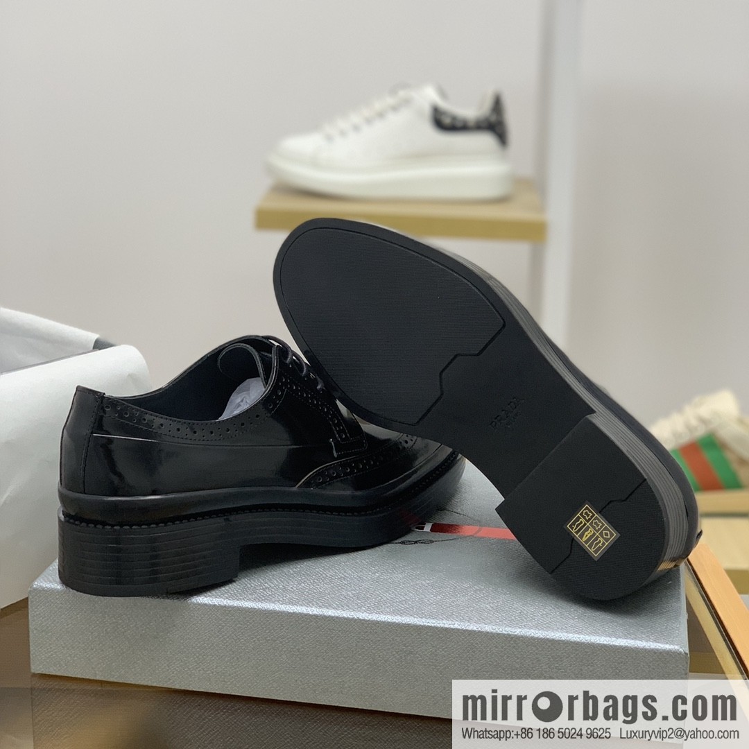 PRADA Prada selects leather to make men's derby shoes