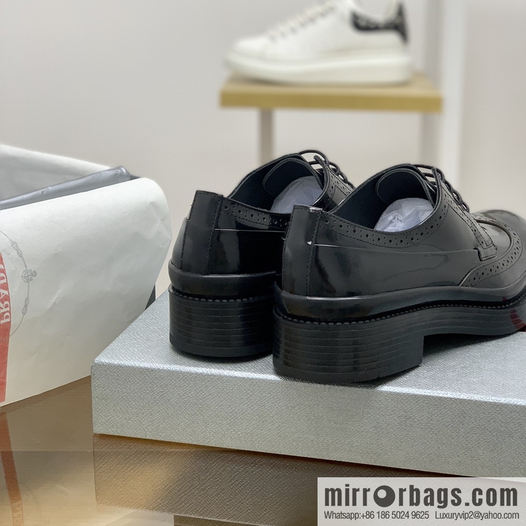 PRADA Prada selects leather to make men's derby shoes