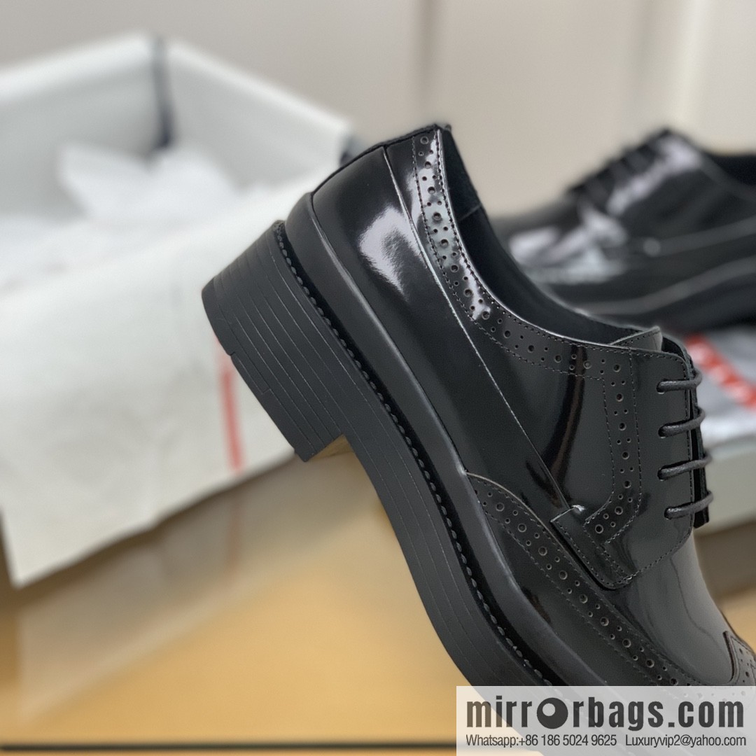 PRADA Prada selects leather to make men's derby shoes