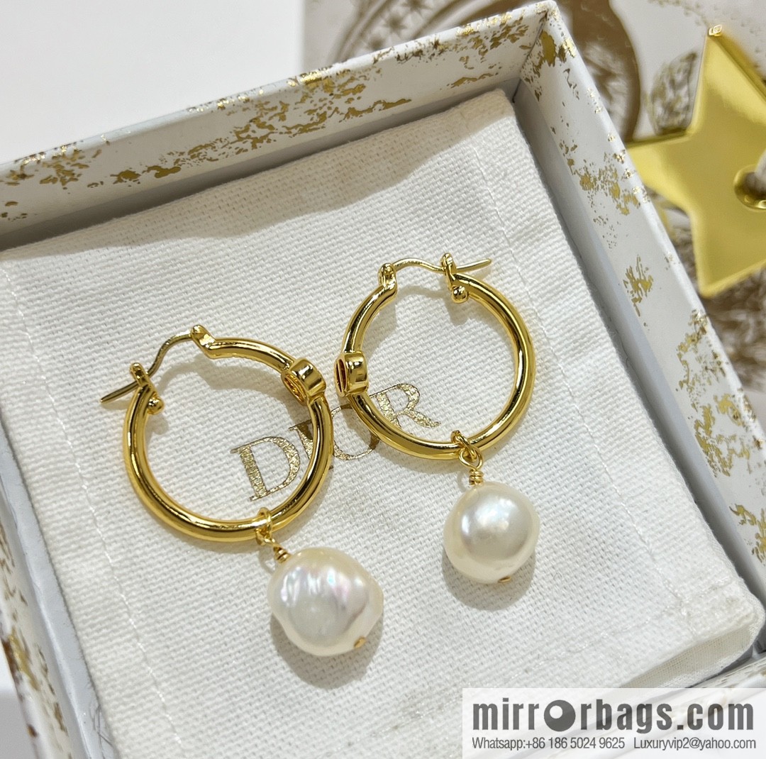 New ☑️ DIOR Dior CD special-shaped pearl stud earrings