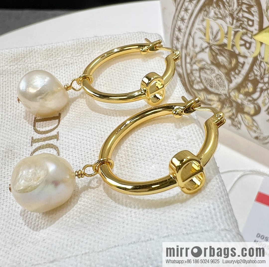 New ☑️ DIOR Dior CD special-shaped pearl stud earrings