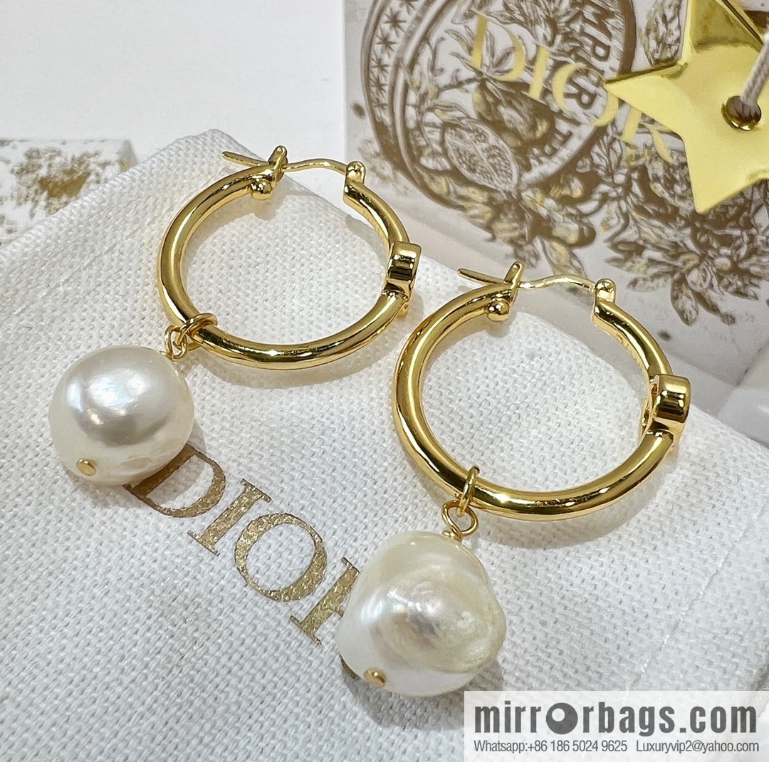 New ☑️ DIOR Dior CD special-shaped pearl stud earrings