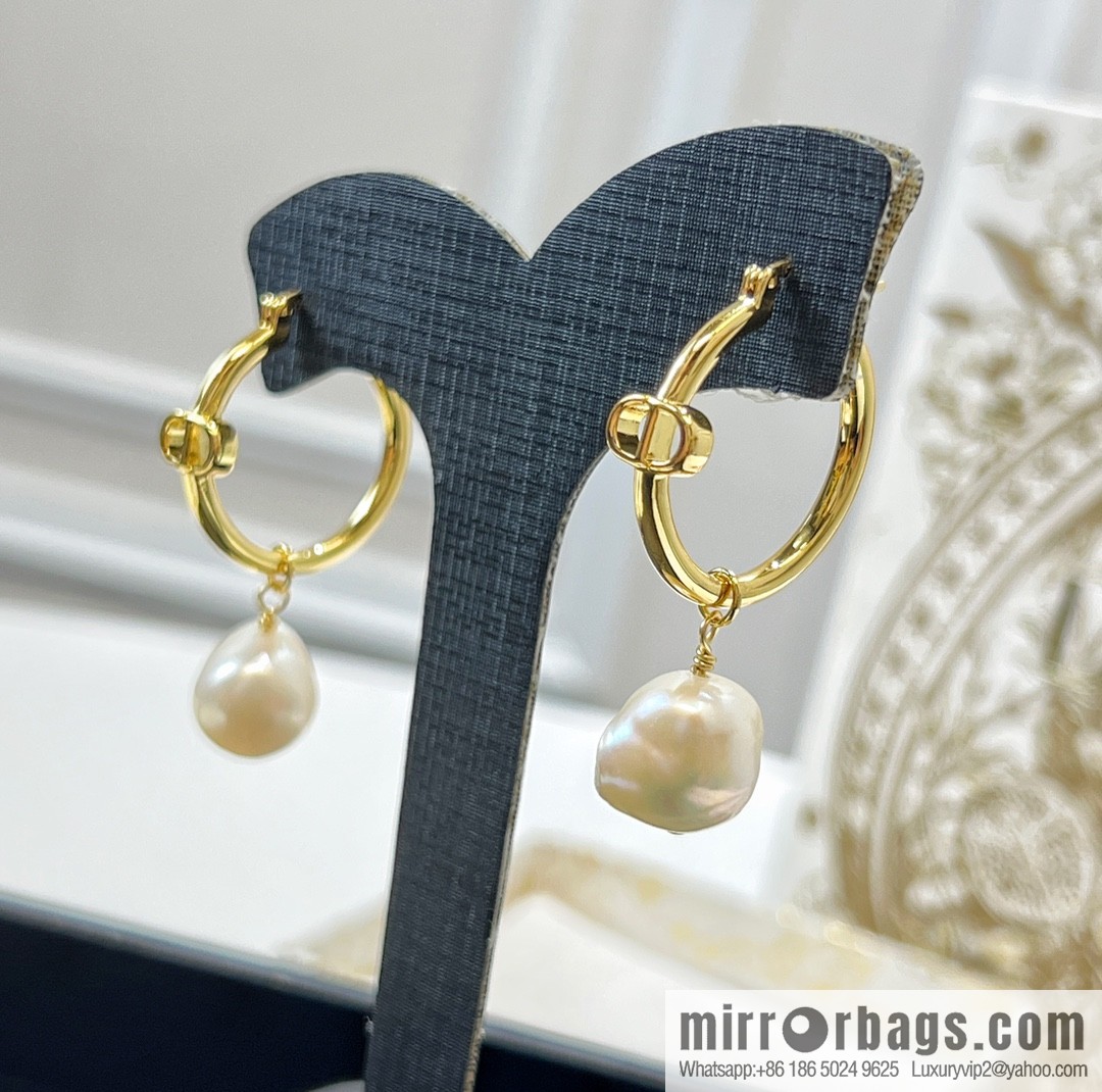 New ☑️ DIOR Dior CD special-shaped pearl stud earrings