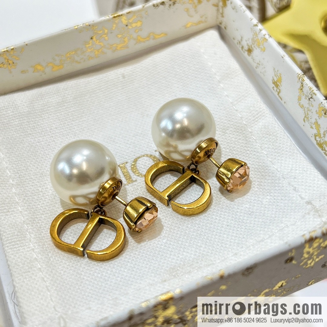 New ☑️ DIOR Dior CD size pearl stud earrings