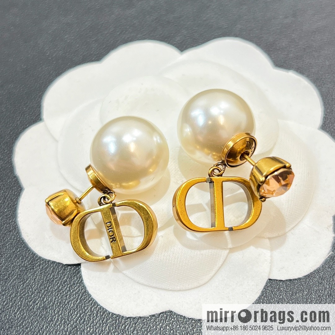 New ☑️ DIOR Dior CD size pearl stud earrings