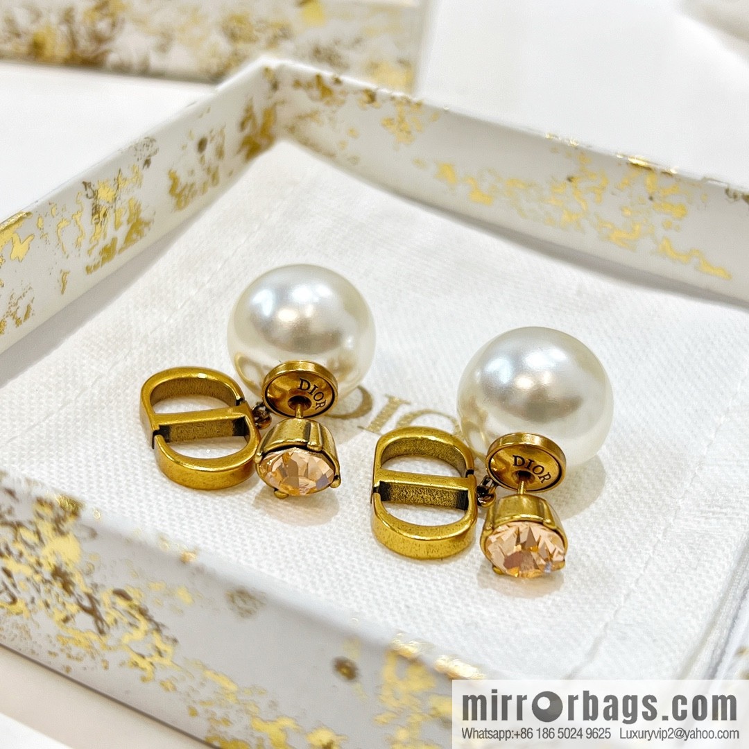New ☑️ DIOR Dior CD size pearl stud earrings
