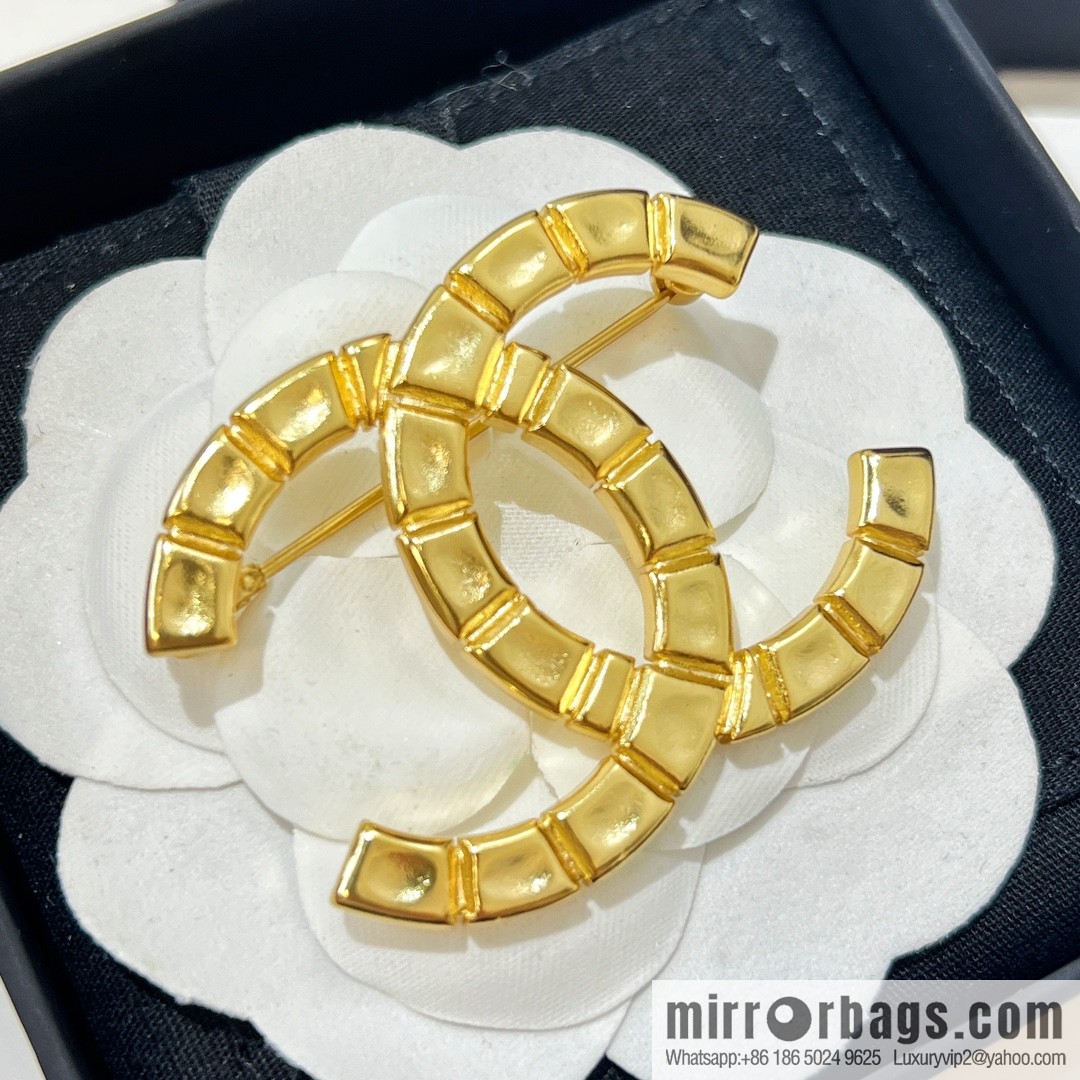 New ☑️ Chanel gold double c brooch