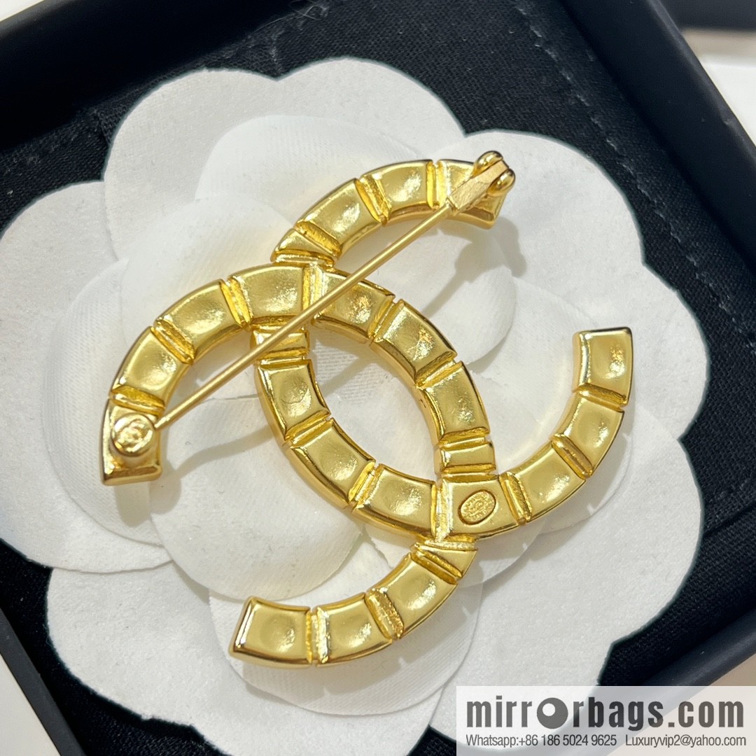 New ☑️ Chanel gold double c brooch