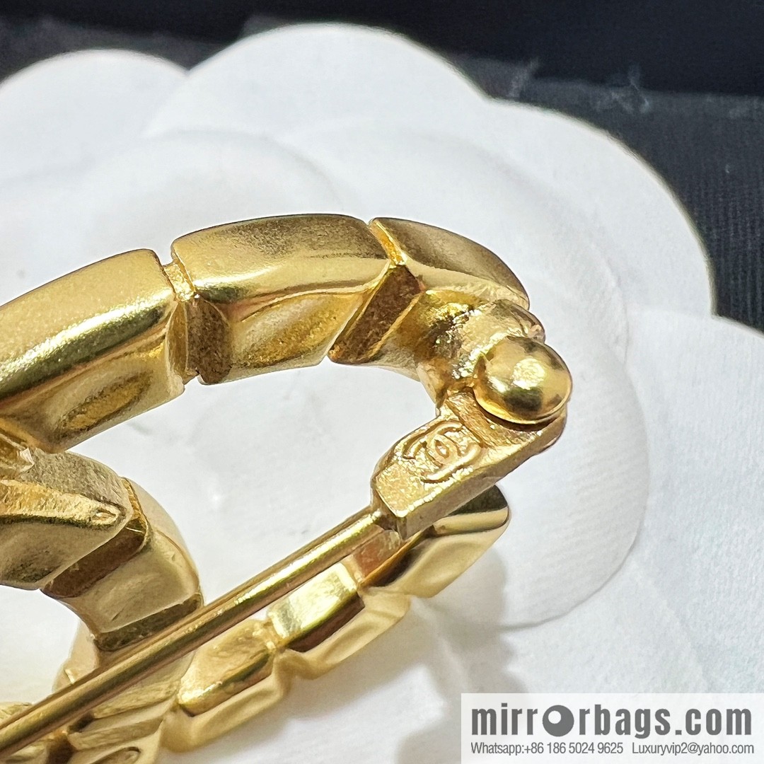 New ☑️ Chanel gold double c brooch