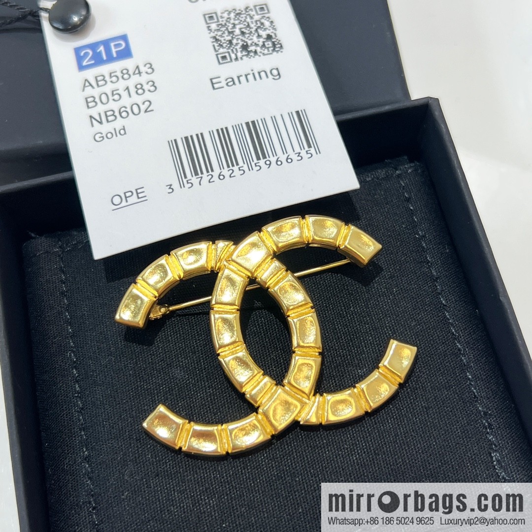 New ☑️ Chanel gold double c brooch