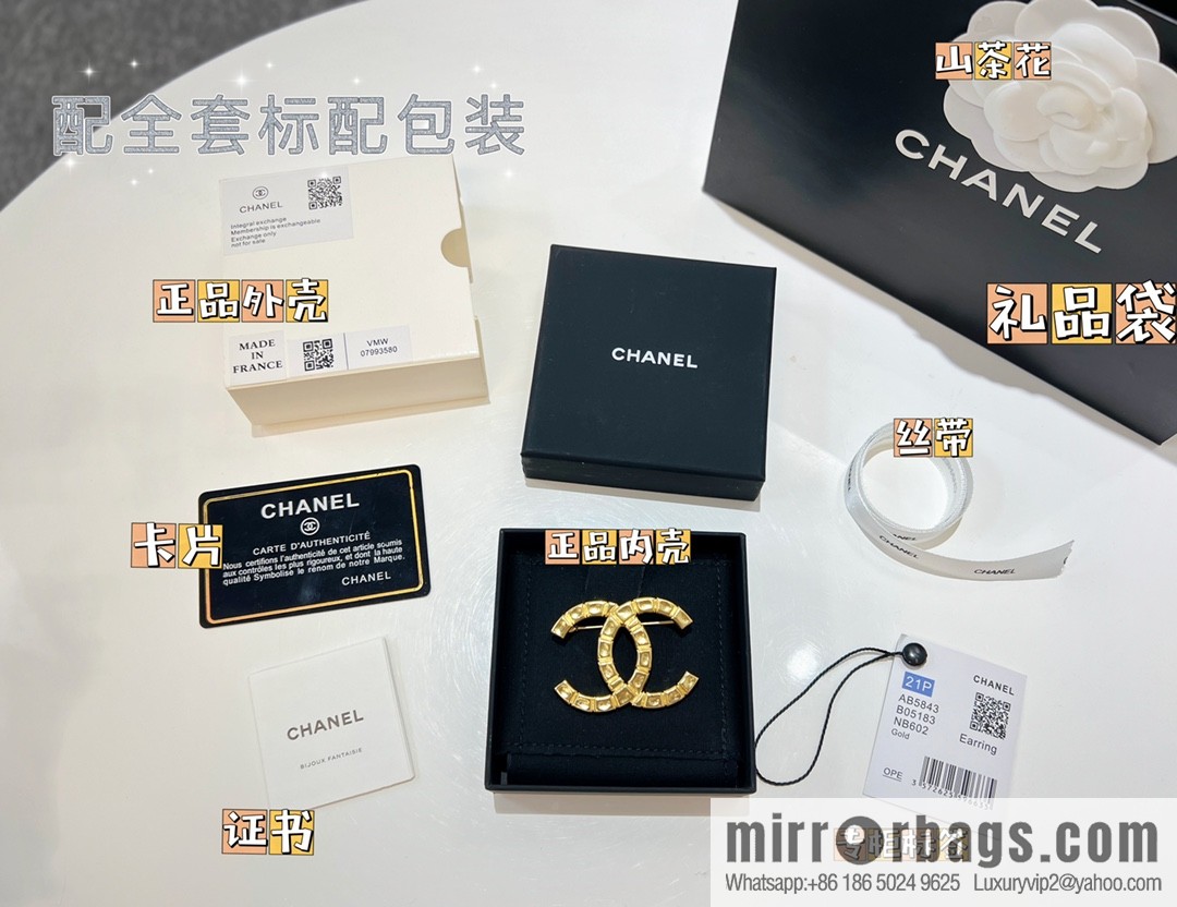 New ☑️ Chanel gold double c brooch