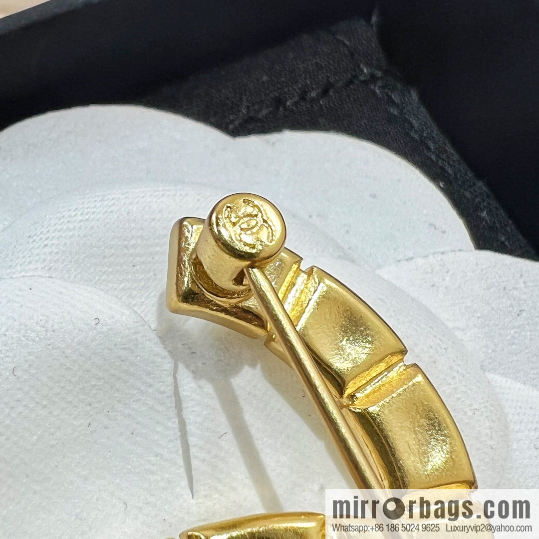 New ☑️ Chanel gold double c brooch